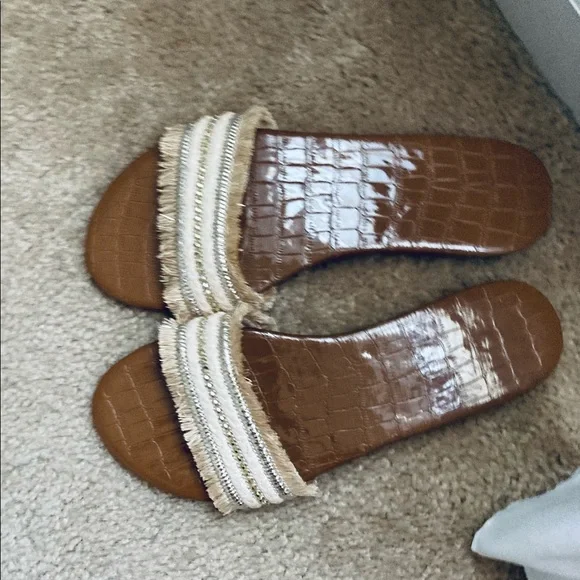 NWOT Fringe Sandals - Picture 2 of 3